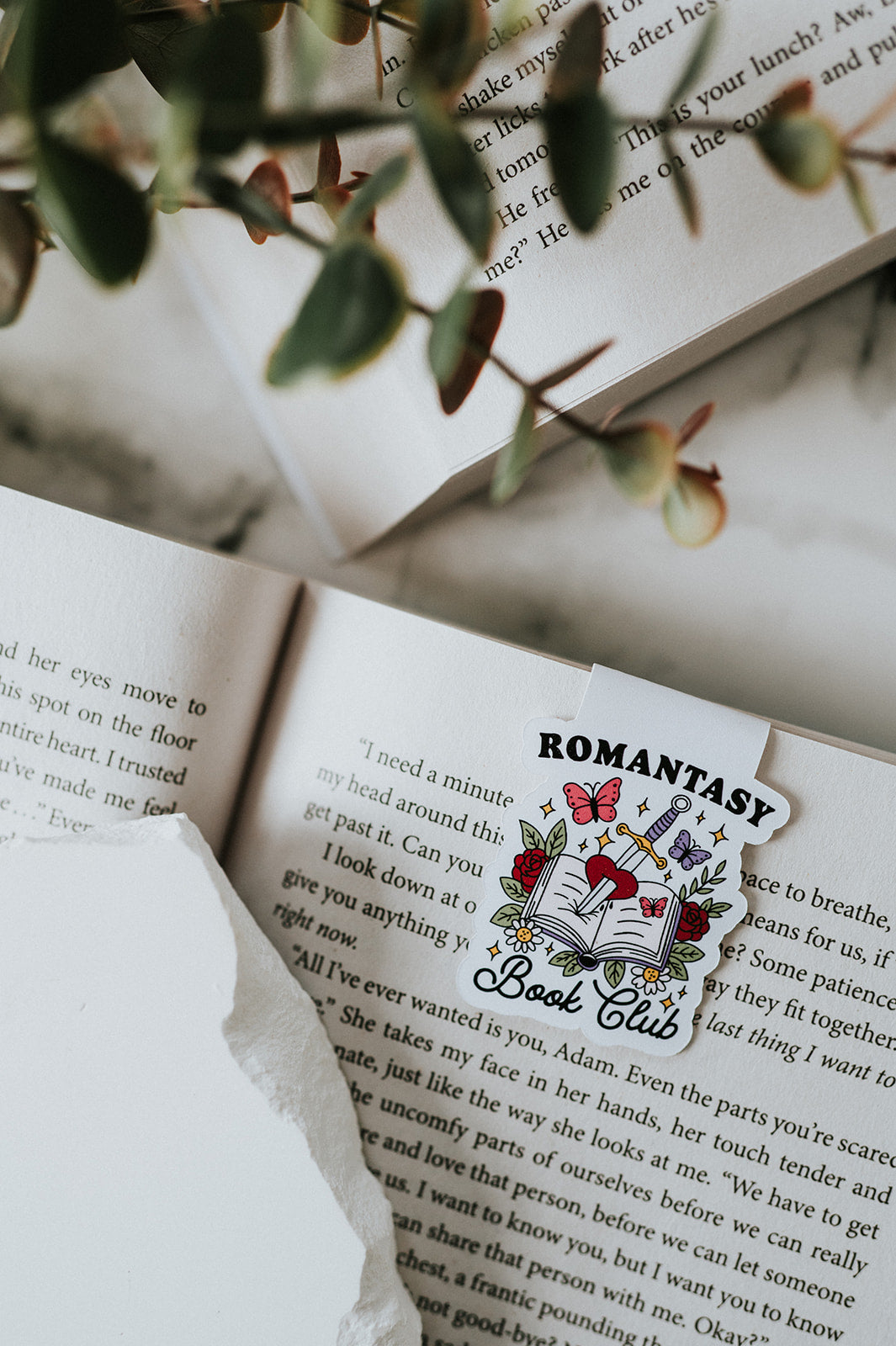 Romantasy Book Club Magnetic Bookmark image 0