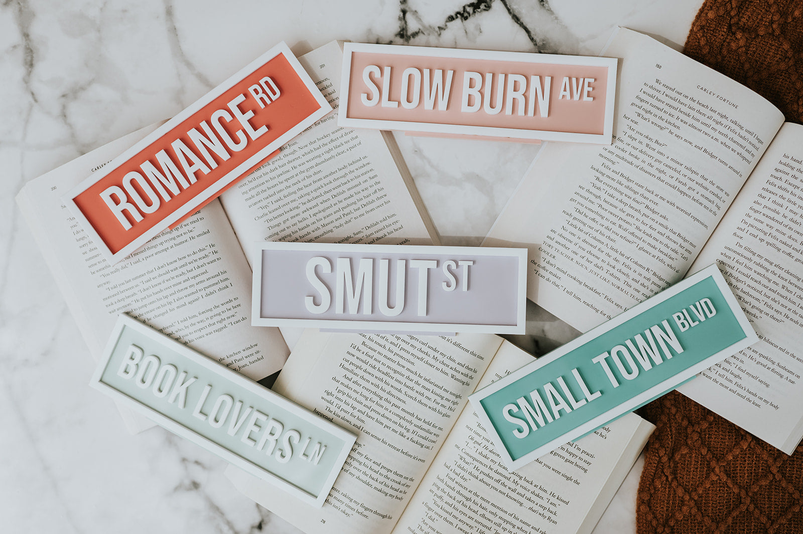 Book Lovers Ln Shelf Sign image 1
